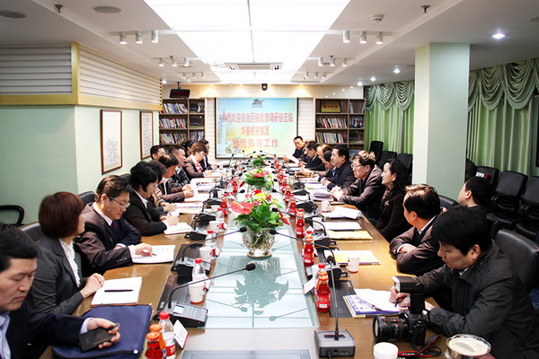 Investigating group of autonomous region inspected Xinjiang Huachun Investment Group